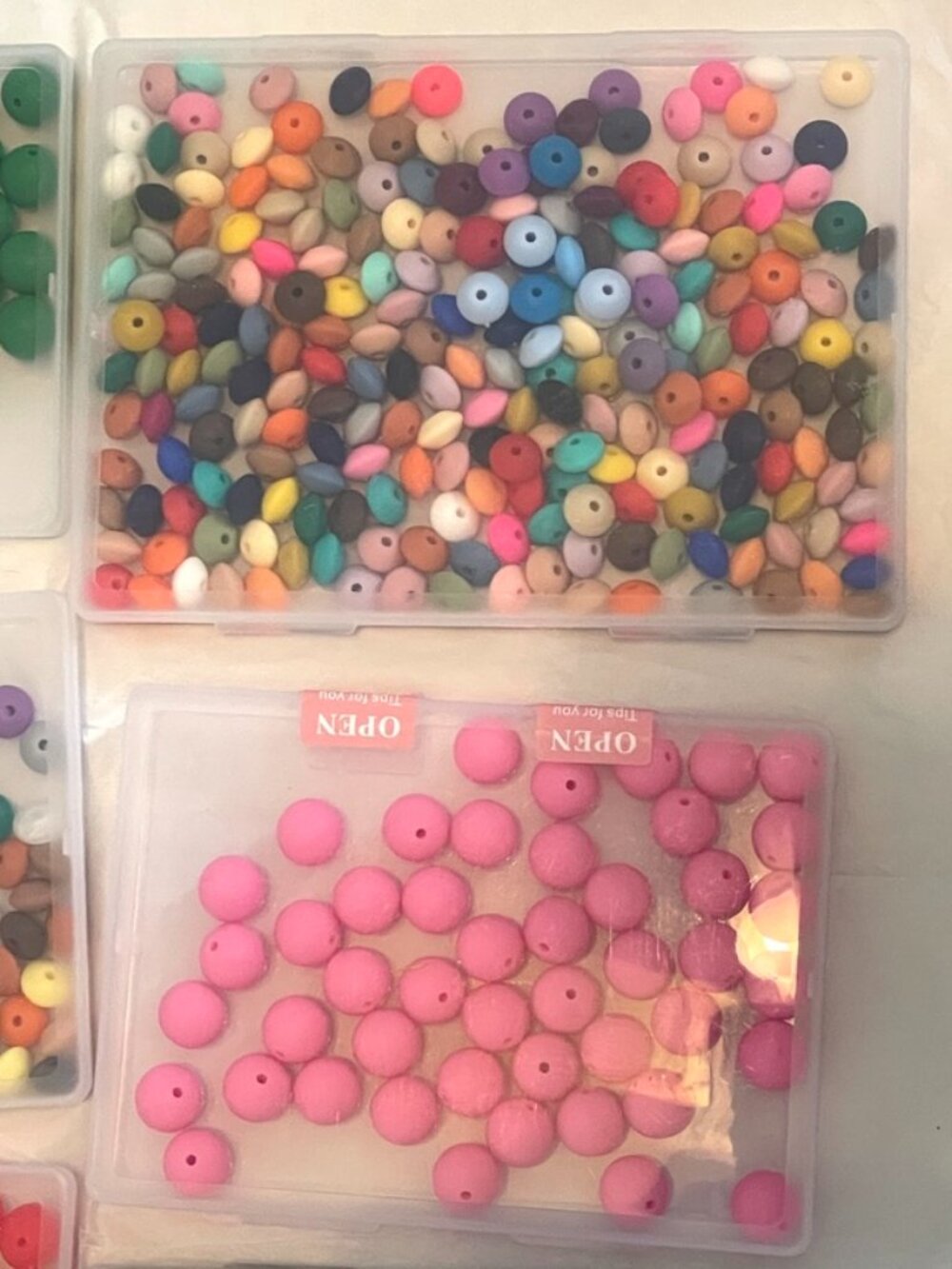 Large Lot of Silicone Beads-15mm-Lentils-Focal Beads-Barbie-Kuromi-Pen Beads - Picture 6 of 13